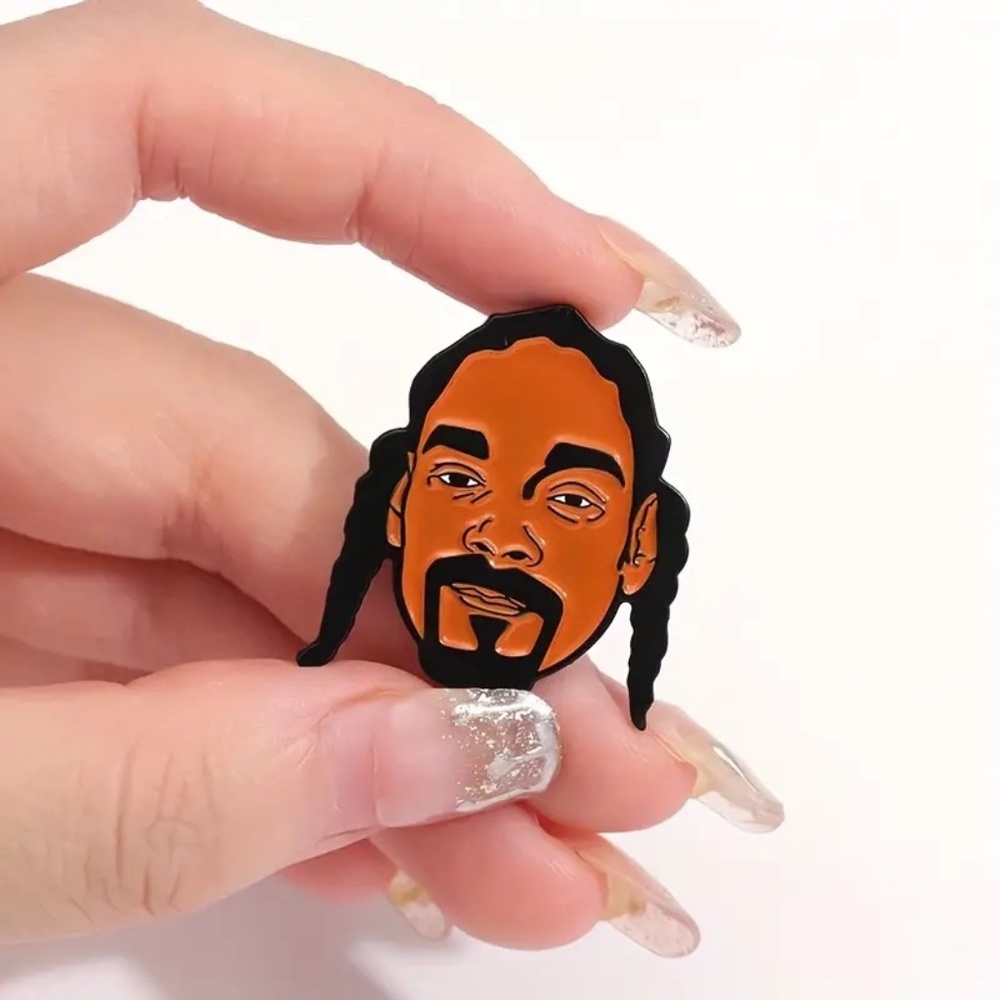 SNOOP DOGG ‘BRAIDED PIGTAILS’ OIL DRIPPED ENAMEL PIN LAPEL PIN BROOCH NWT